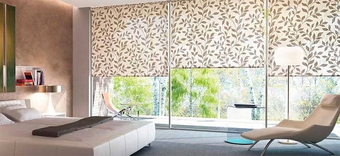 Рулонные шторы в спальне