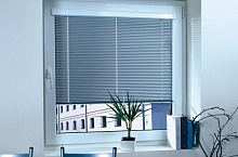 Алюминиевые жалюзи белого цвета