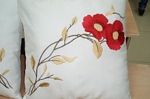 Вышивка на комплекте в спальне (подушки+подхват)